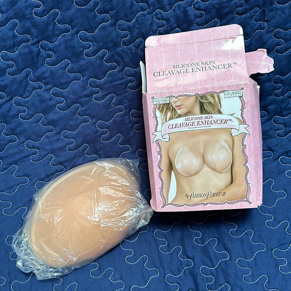 Silicone skin cleavage enhancers~size D